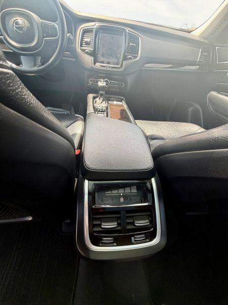 2018 Volvo XC90 T6 Momentum