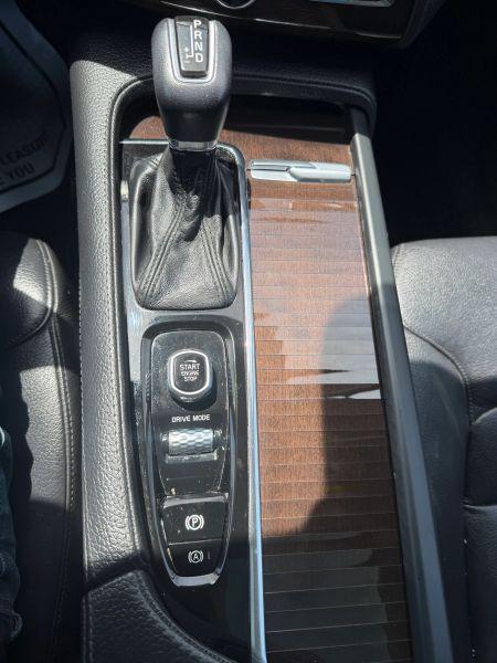 2018 Volvo XC90 T6 Momentum