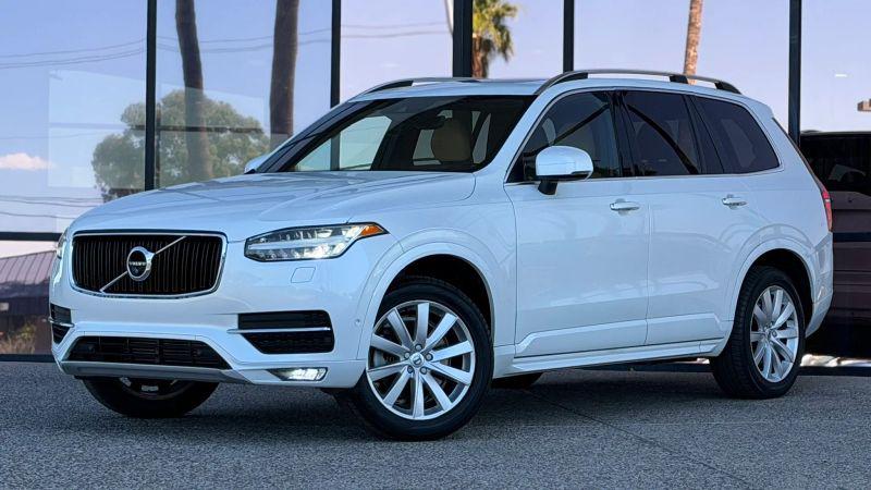 2016 Volvo XC90 T6 Momentum