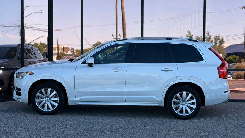 2016 Volvo XC90 T6 Momentum