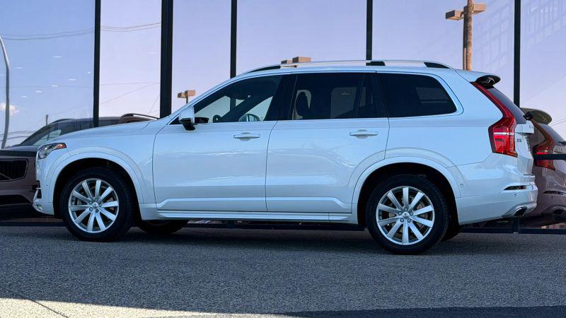 2016 Volvo XC90 T6 Momentum