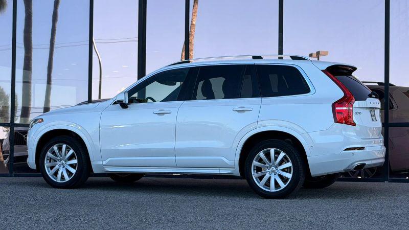 2016 Volvo XC90 T6 Momentum