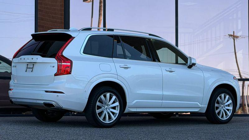 2016 Volvo XC90 T6 Momentum
