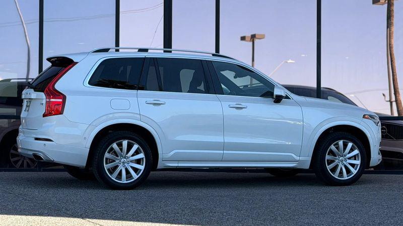 2016 Volvo XC90 T6 Momentum