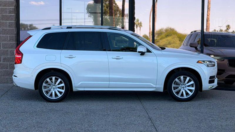2016 Volvo XC90 T6 Momentum