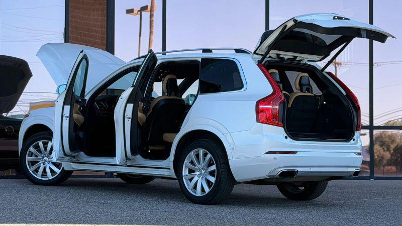 2016 Volvo XC90 T6 Momentum