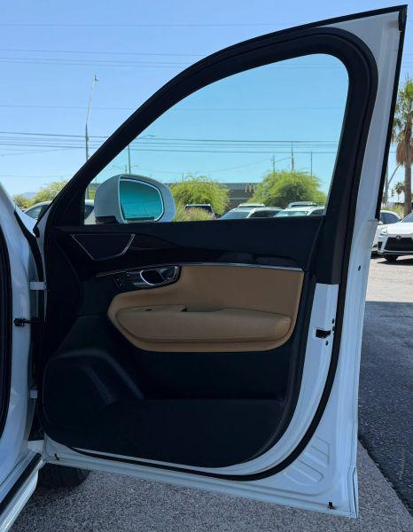 2016 Volvo XC90 T6 Momentum