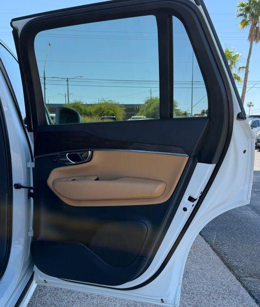 2016 Volvo XC90 T6 Momentum