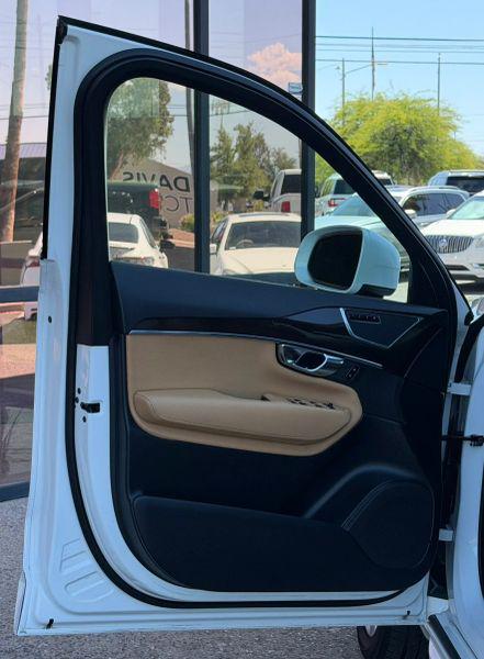 2016 Volvo XC90 T6 Momentum