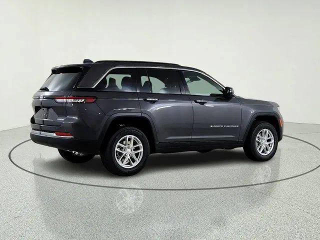 2026 Jeep Grand Cherokee Laredo 4x4