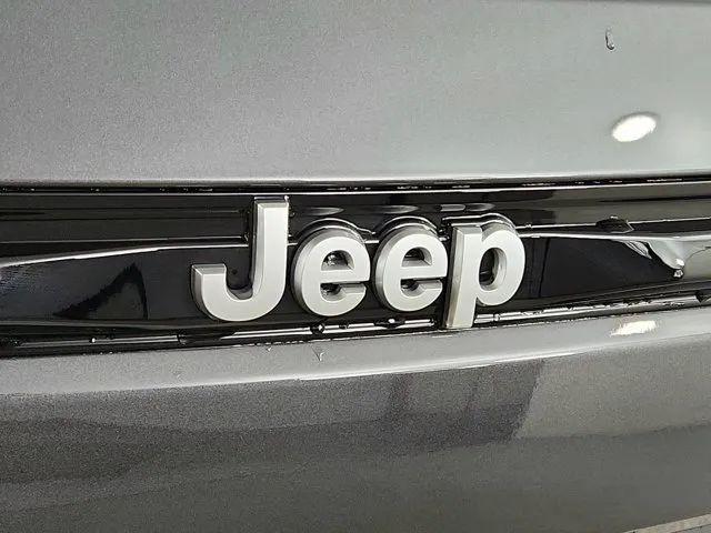 2026 Jeep Grand Cherokee Laredo 4x4