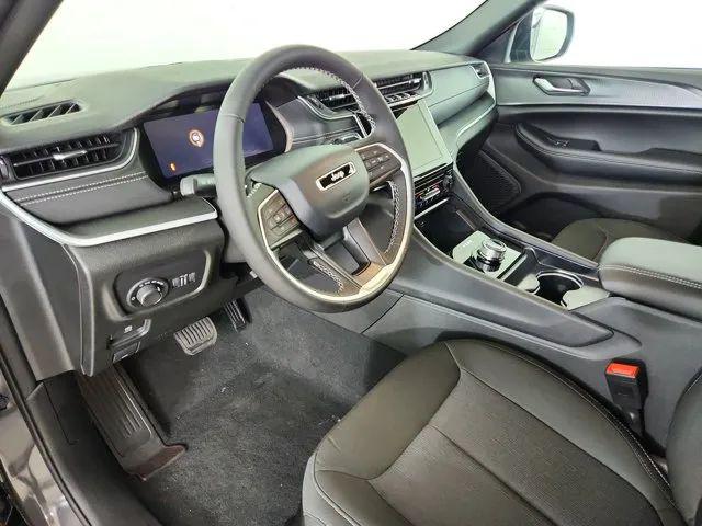 2026 Jeep Grand Cherokee Laredo 4x4