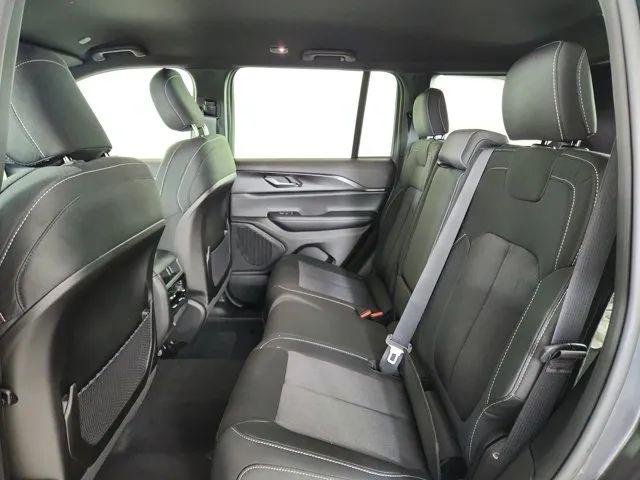 2026 Jeep Grand Cherokee Laredo 4x4
