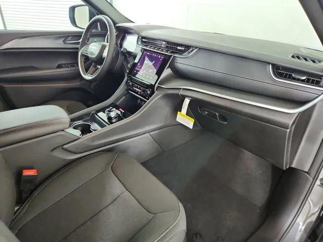 2026 Jeep Grand Cherokee Laredo 4x4
