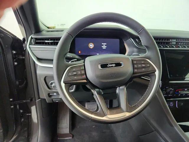 2026 Jeep Grand Cherokee Laredo 4x4