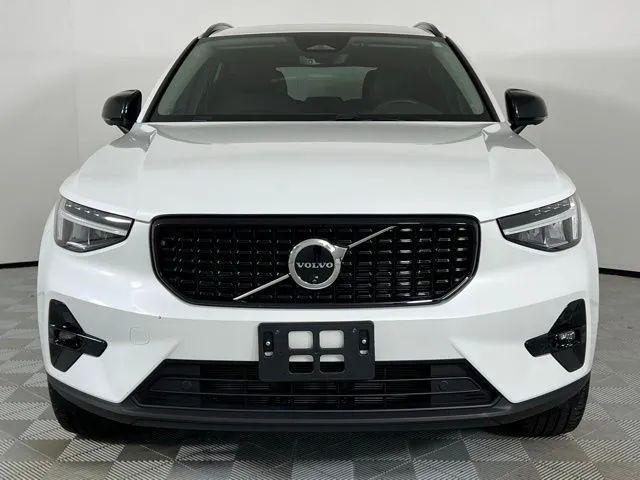 2024 Volvo XC40 B5 Plus Dark Theme