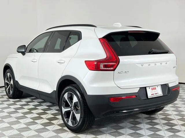 2024 Volvo XC40 B5 Plus Dark Theme