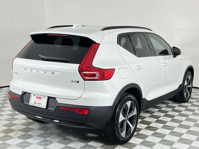 2024 Volvo XC40 B5 Plus Dark Theme