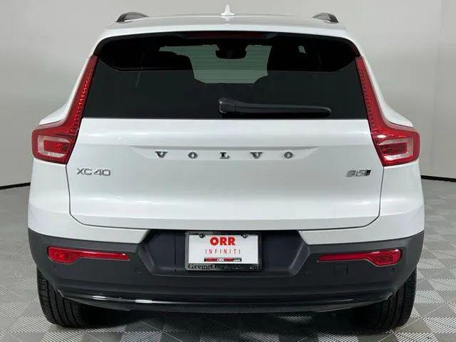2024 Volvo XC40 B5 Plus Dark Theme