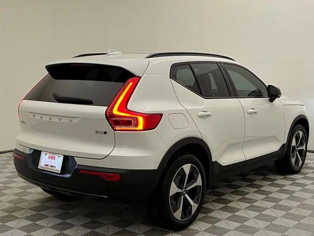 2024 Volvo XC40 B5 Plus Dark Theme
