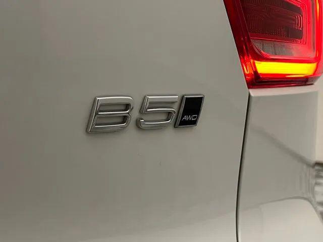 2024 Volvo XC40 B5 Plus Dark Theme