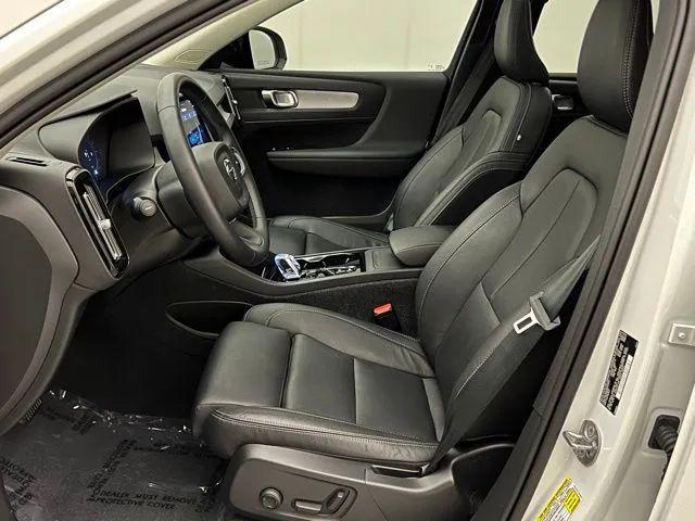 2024 Volvo XC40 B5 Plus Dark Theme