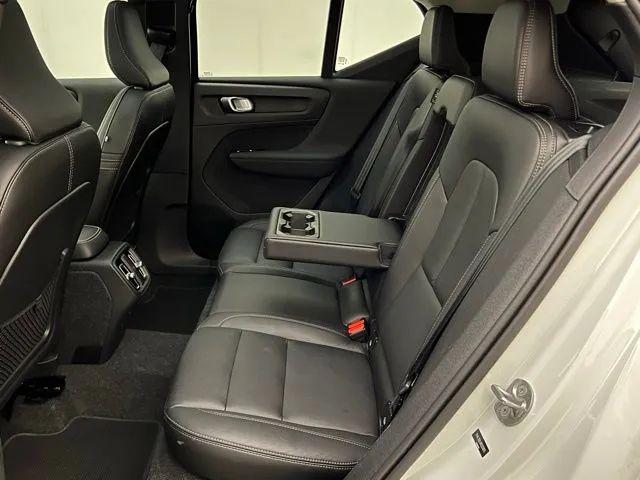 2024 Volvo XC40 B5 Plus Dark Theme