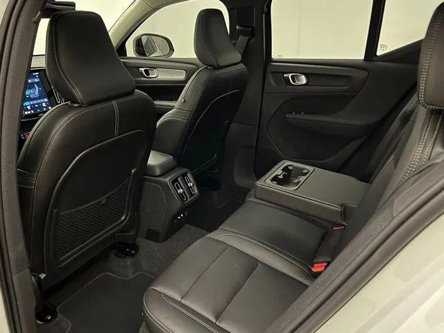 2024 Volvo XC40 B5 Plus Dark Theme