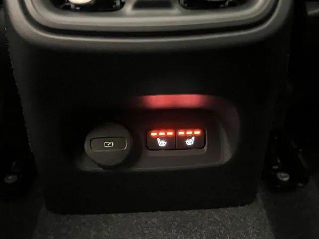 2024 Volvo XC40 B5 Plus Dark Theme