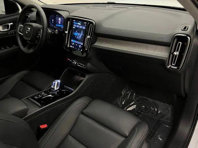 2024 Volvo XC40 B5 Plus Dark Theme