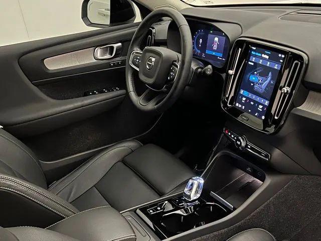 2024 Volvo XC40 B5 Plus Dark Theme
