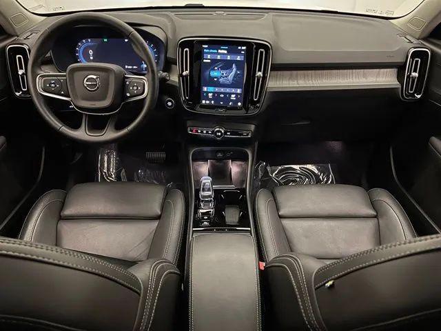 2024 Volvo XC40 B5 Plus Dark Theme