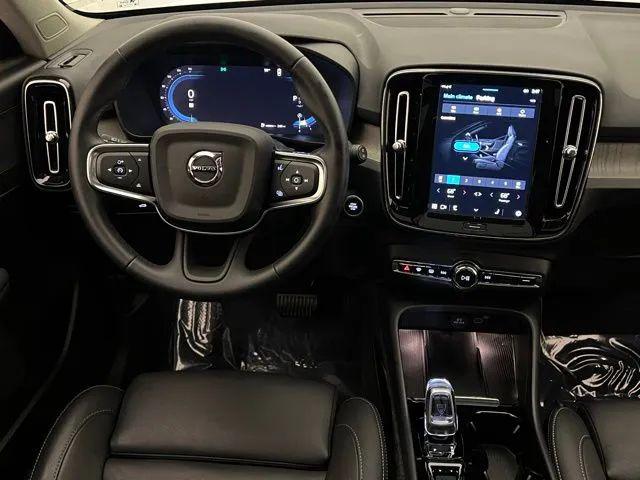 2024 Volvo XC40 B5 Plus Dark Theme