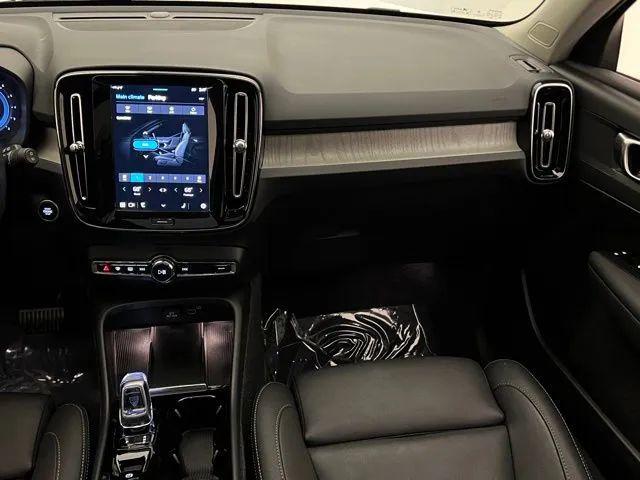 2024 Volvo XC40 B5 Plus Dark Theme