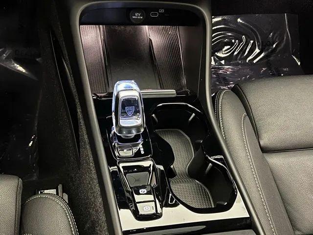 2024 Volvo XC40 B5 Plus Dark Theme