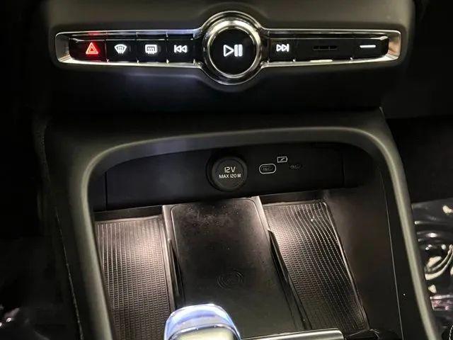 2024 Volvo XC40 B5 Plus Dark Theme