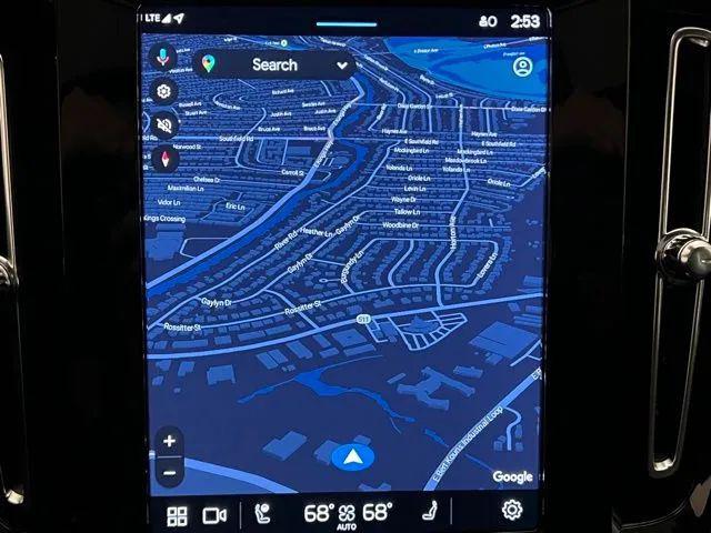2024 Volvo XC40 B5 Plus Dark Theme