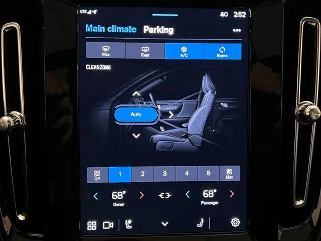 2024 Volvo XC40 B5 Plus Dark Theme