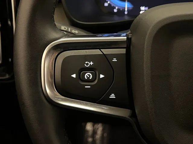 2024 Volvo XC40 B5 Plus Dark Theme