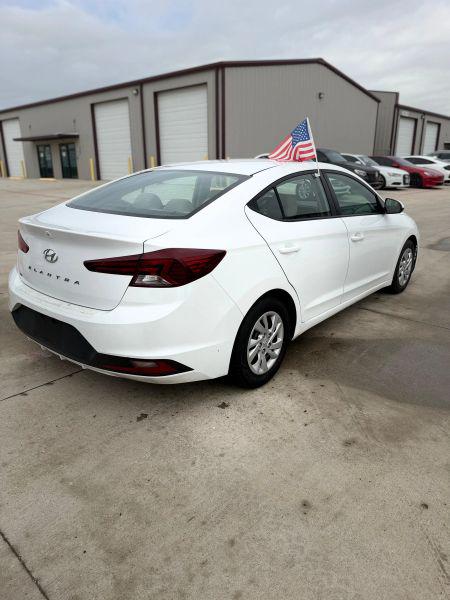 2020 Hyundai Elantra SE