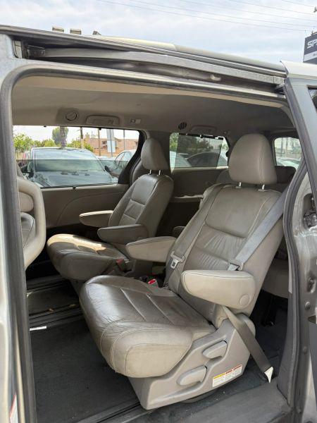 2015 Toyota Sienna XLE 8 Passenger