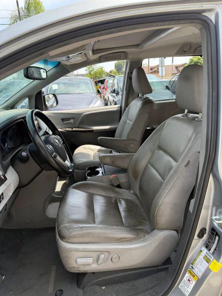 2015 Toyota Sienna XLE 8 Passenger