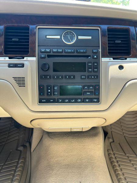 2007 Lincoln Town Car Signature