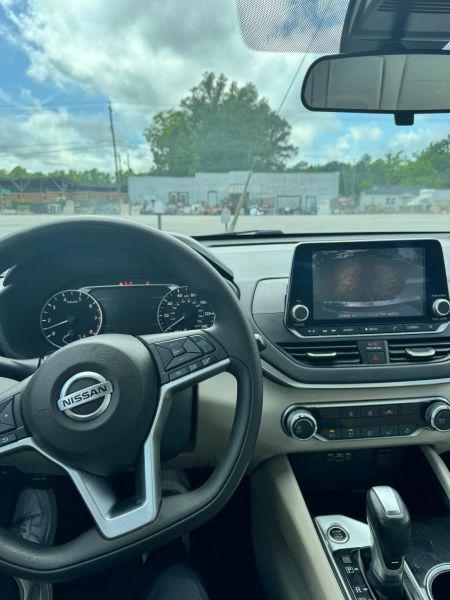 2021 Nissan Altima SV FWD