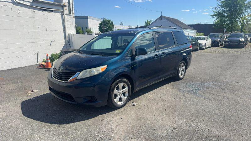 2011 Toyota Sienna LE V6
