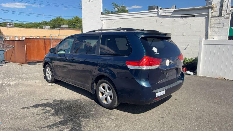 2011 Toyota Sienna LE V6