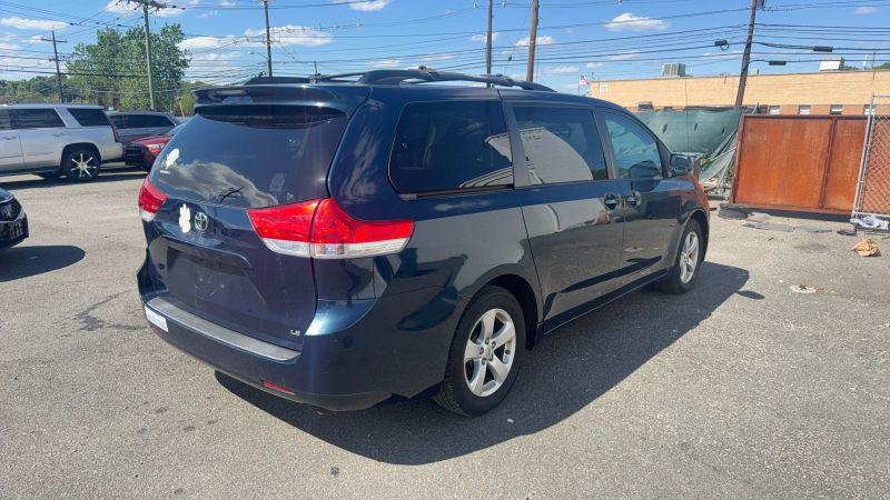 2011 Toyota Sienna LE V6