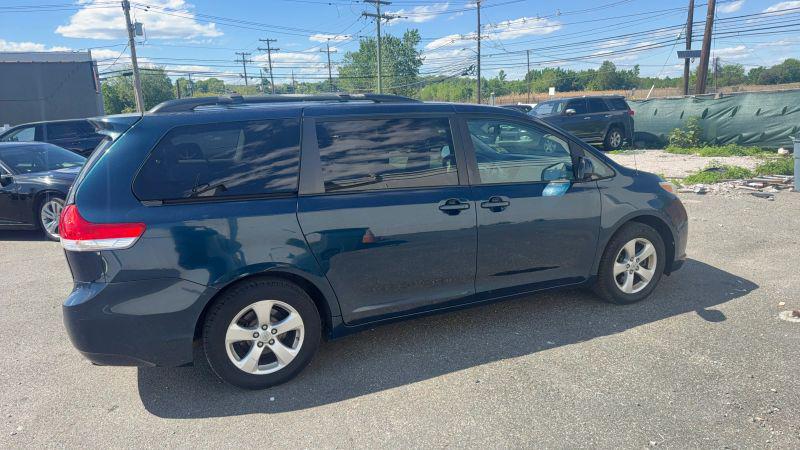 2011 Toyota Sienna LE V6