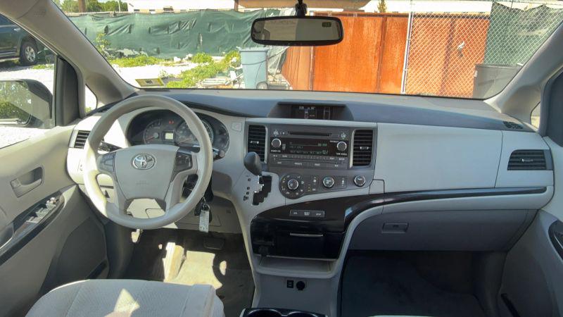2011 Toyota Sienna LE V6