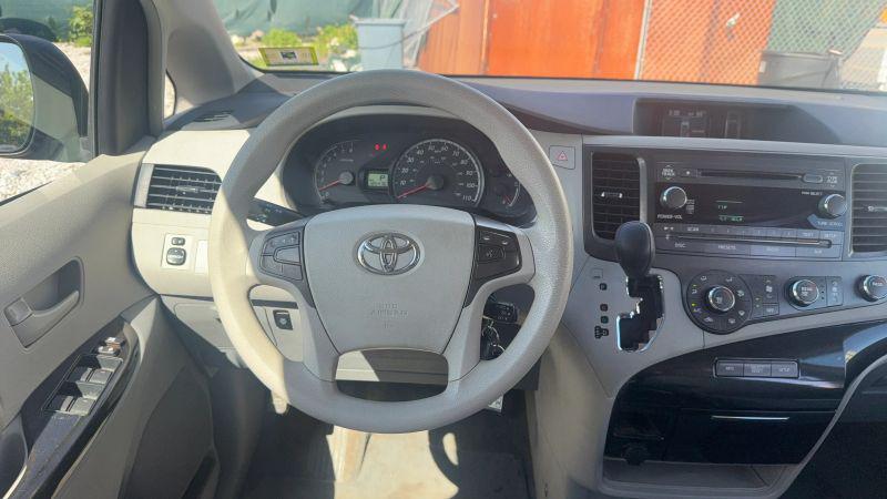 2011 Toyota Sienna LE V6